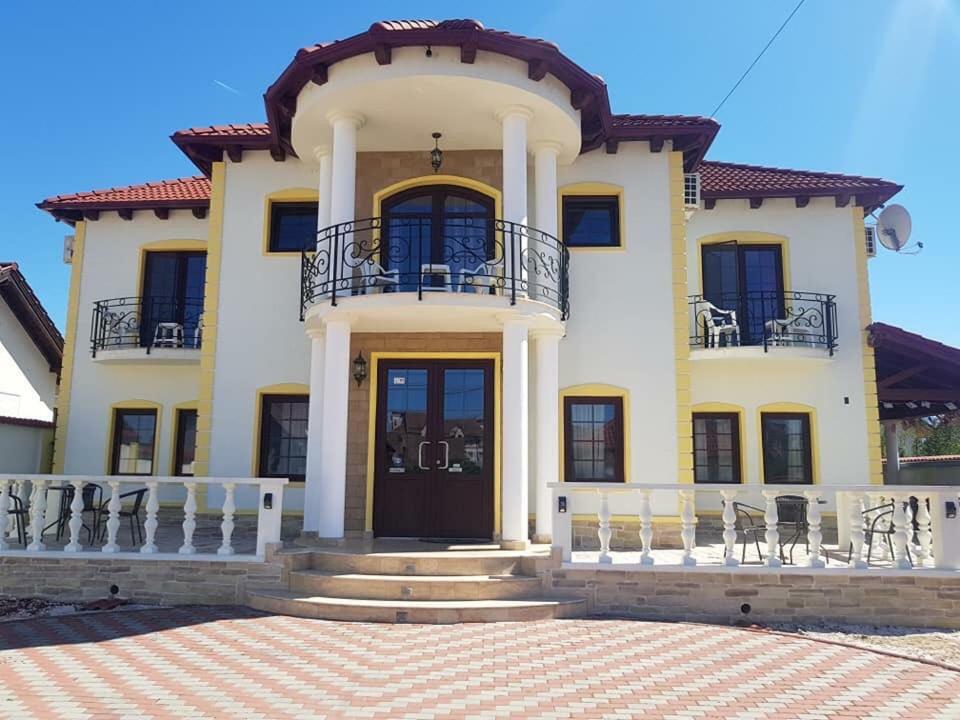 Villa California Haţeg Εξωτερικό φωτογραφία